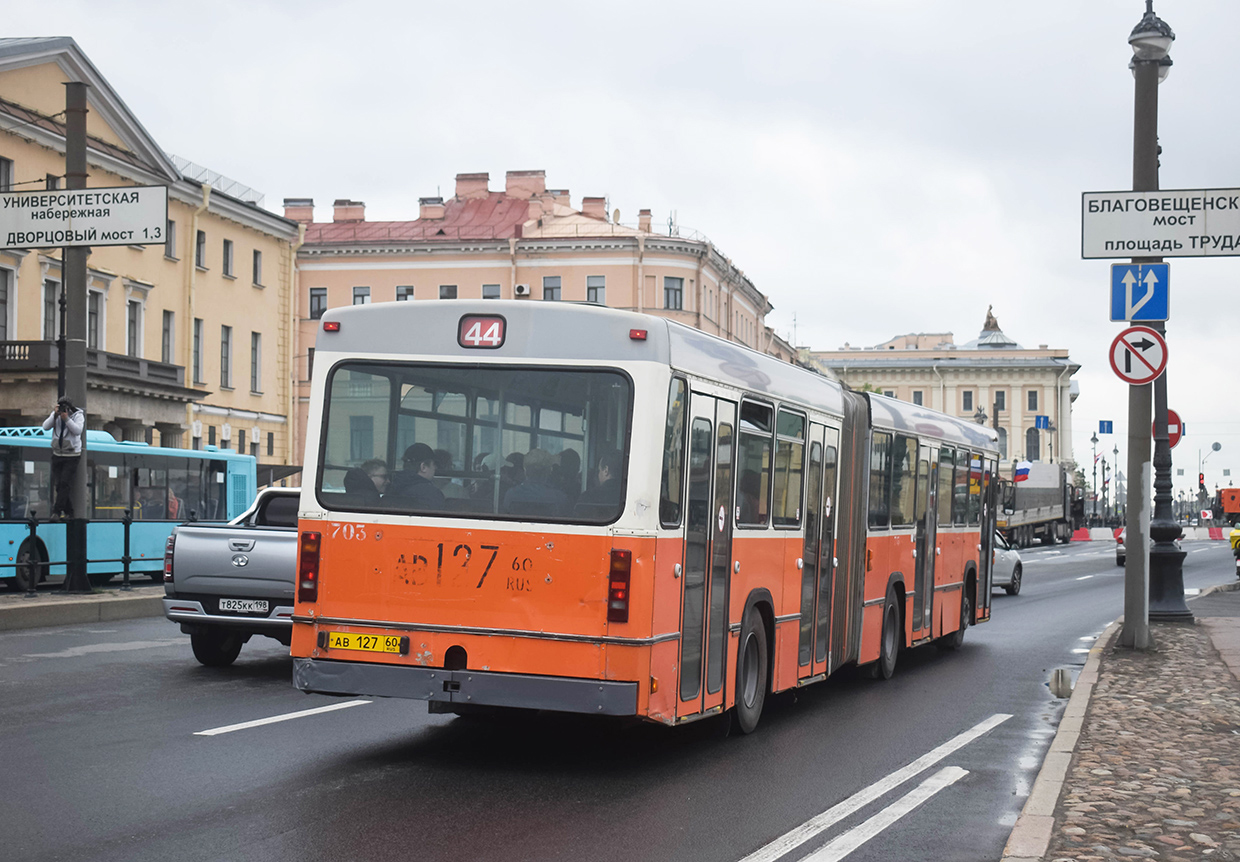 Санкт-Петербург, Hess № 1747; Санкт-Петербург — VI Международный транспортный фестиваль "ТранспортФест-2025"