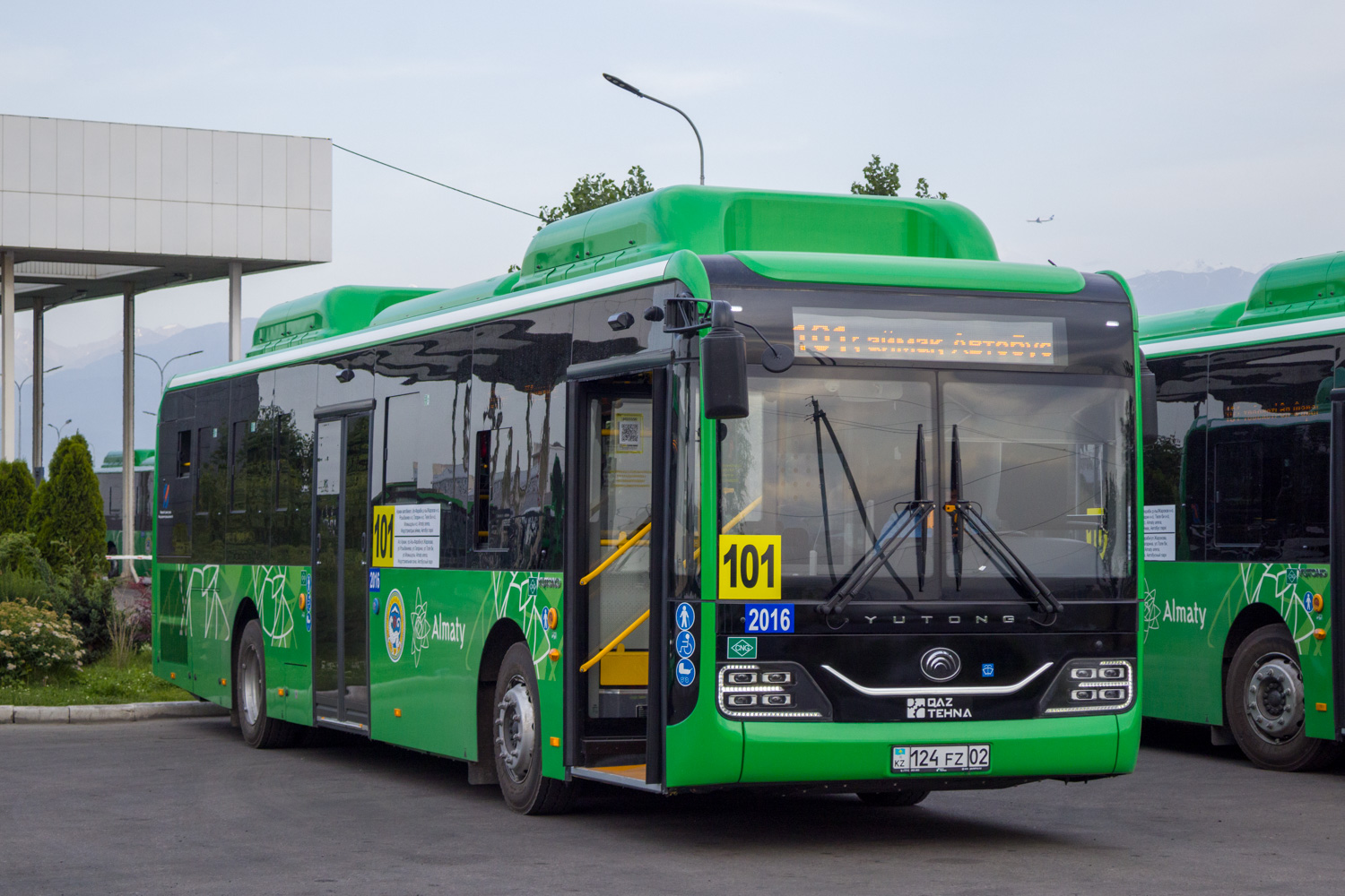 Almaty, Yutong ZK6126HG (QazTehna) č. 2016