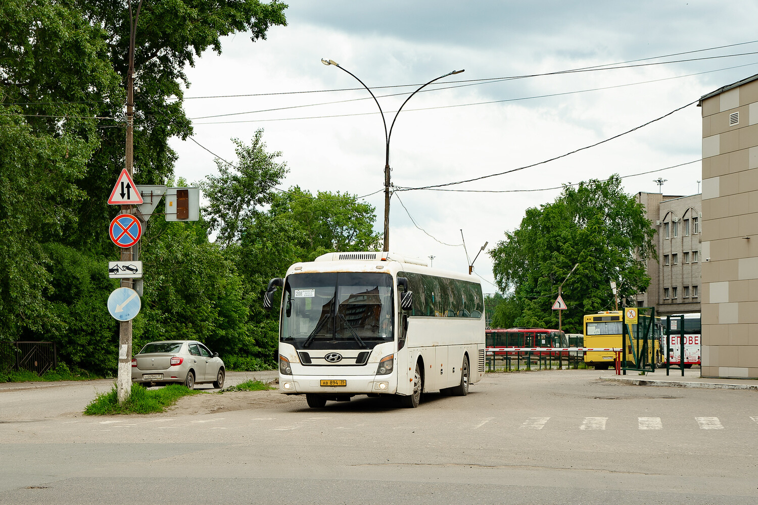 Вологодская область, Hyundai Universe Space Luxury № АВ 894 35