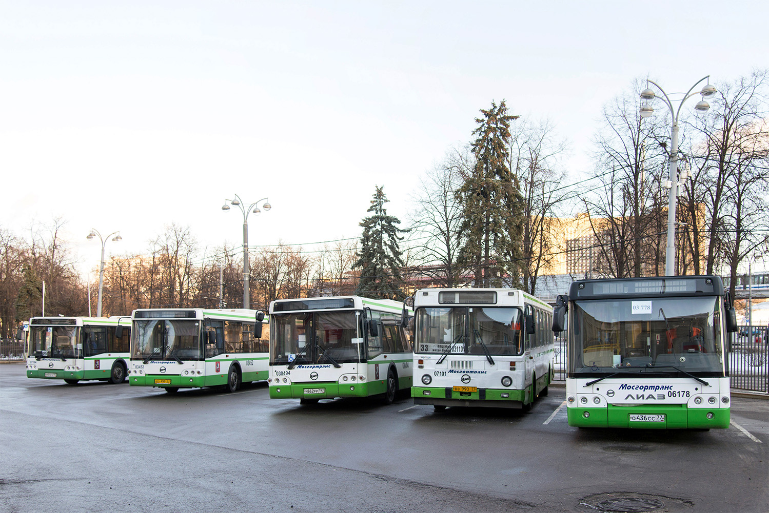 Москва, ЛиАЗ-5256.25 № 031101; Москва, ЛиАЗ-5292.22 (2-2-2) № 030778