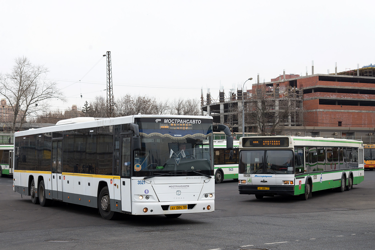 Moscow region, GolAZ-622810-10 # 3521; Moscow, MAZ-107.066 # 15358