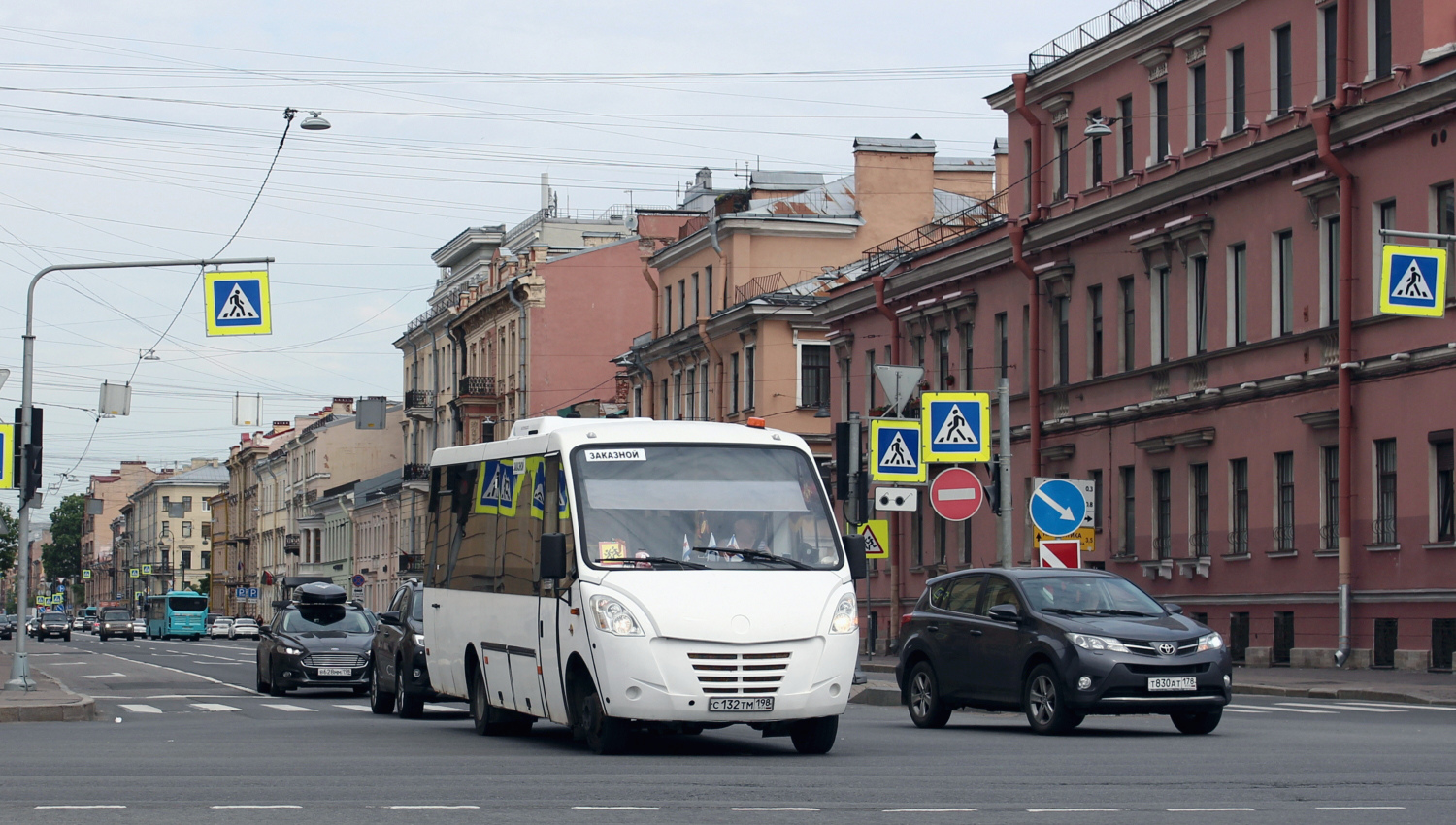 Санкт-Петербург, Неман-420224-11 № С 132 ТМ 198