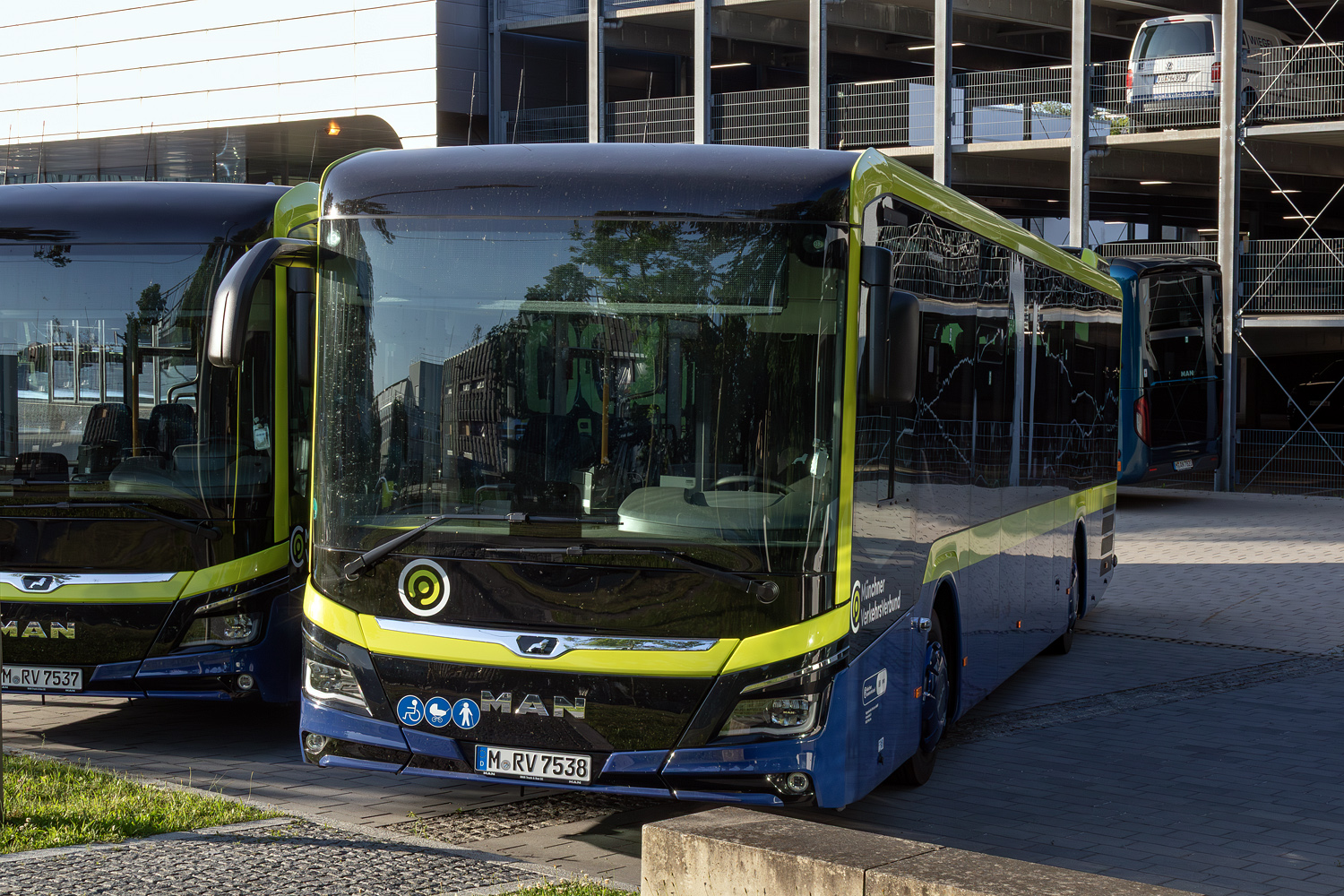 Бавария, MAN 42C Lion's Intercity LE 12 LEÜ**0 EfficientHybrid № M-RV 7538