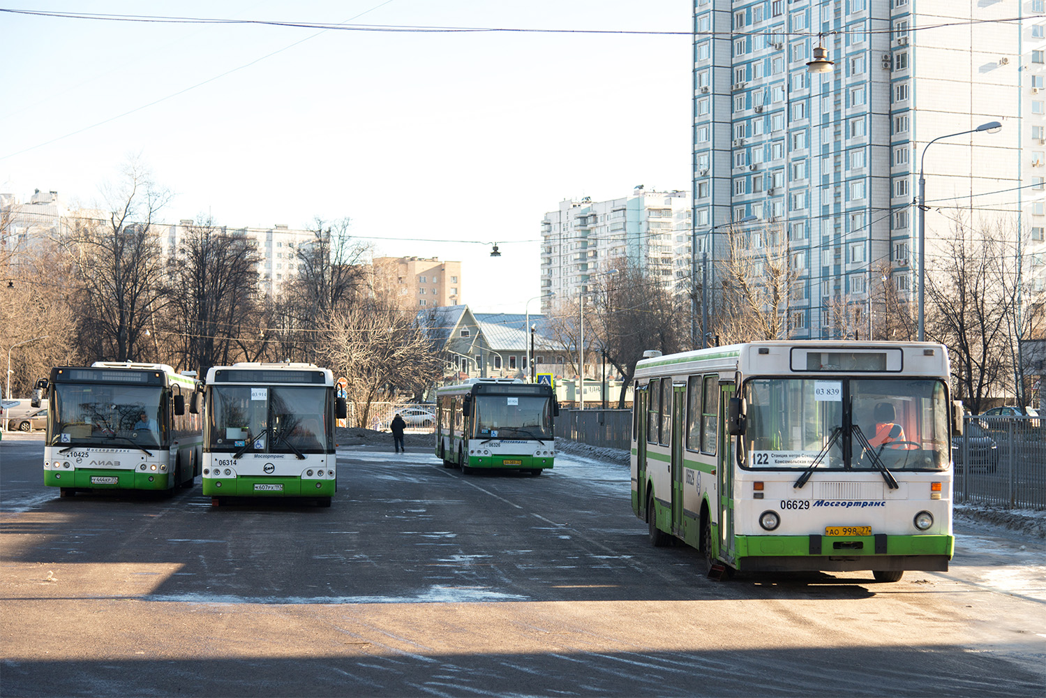 Москва, ЛиАЗ-5292.21 № 030914; Москва, ЛиАЗ-5256.25 № 030839 Москва, ЛиАЗ-5292.21 № 030914; Москва, ЛиАЗ-5256.25 № 030839