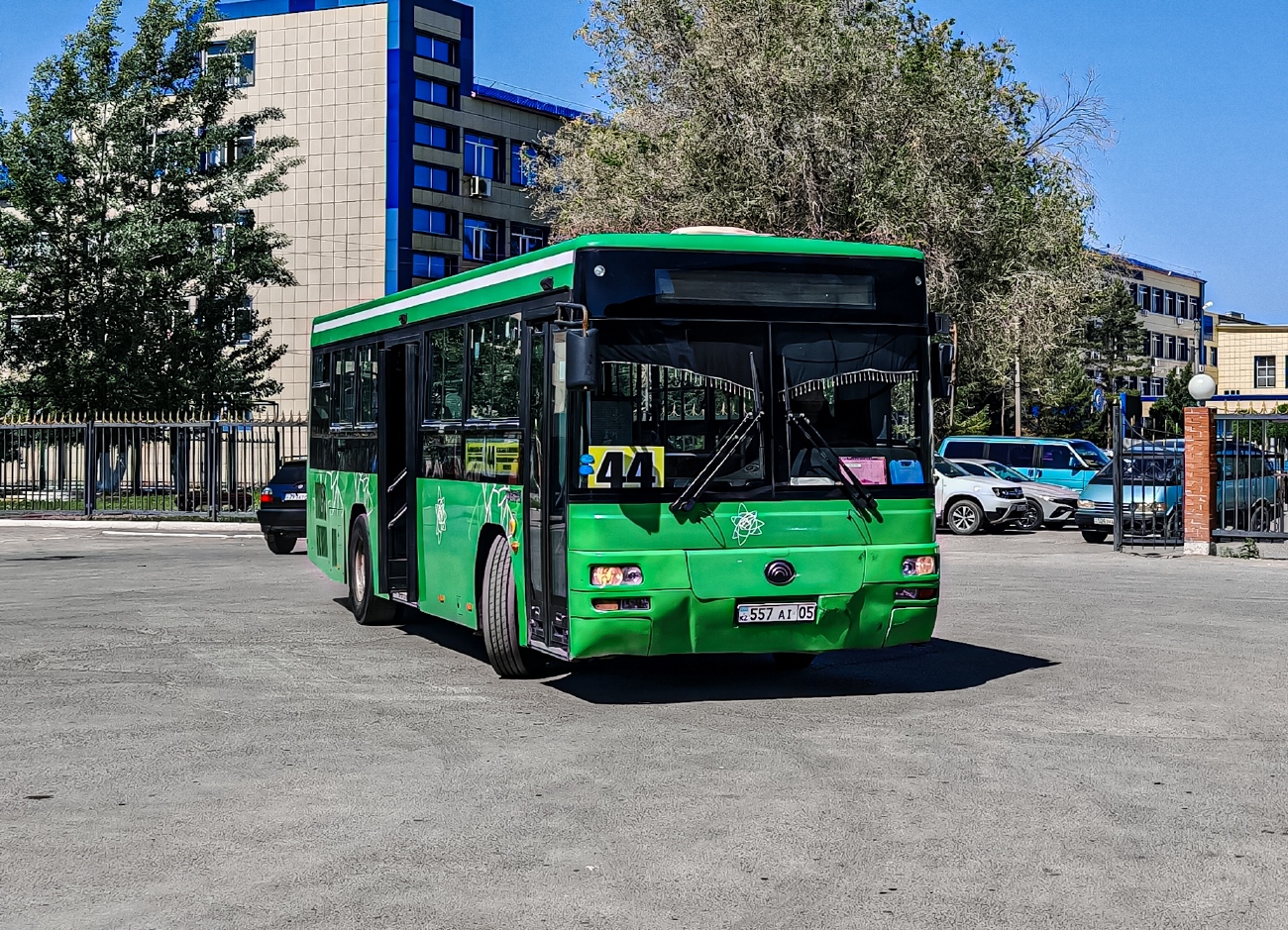 Карагандинская область, Yutong ZK6108HGH № 557 AI 05