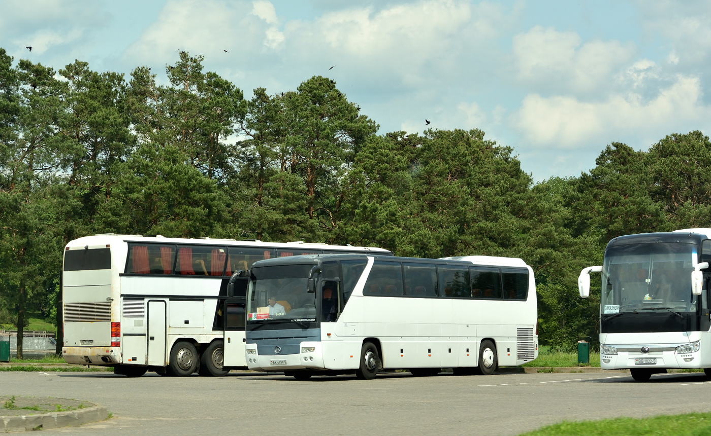 Минская область, Mercedes-Benz O350-15RHD Tourismo № АК 4494-5; Минская область, Yutong ZK6122H9 № ВВ 1022-5 Минская область, Mercedes-Benz O350-15RHD Tourismo № АК 4494-5; Минская область, Yutong ZK6122H9 № ВВ 1022-5