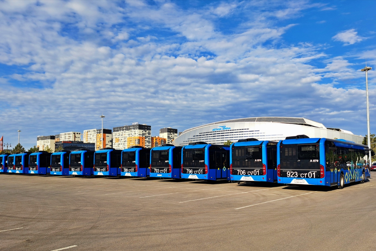Астана, Yutong ZK6128HG (QazTehna) № A985; Астана, Yutong ZK6128HG (QazTehna) № A879; Астана — Разные фотографии