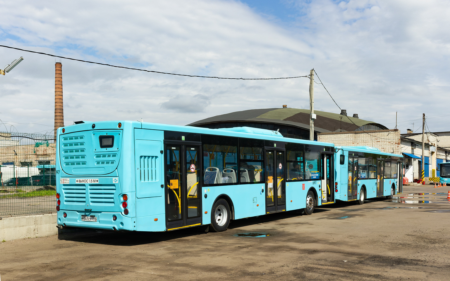 Санкт-Петербург, Volgabus-5270.G4 (LNG) № 6997; Санкт-Петербург, Volgabus-5270.G4 (LNG) № 7100; Санкт-Петербург — VI Международный транспортный фестиваль "ТранспортФест-2025"