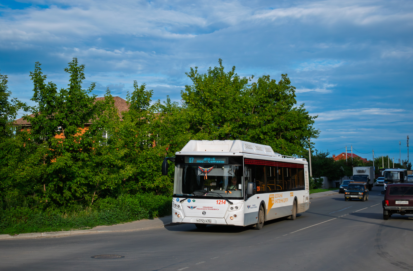 Рязанская область, ЛиАЗ-5292.67 (CNG) № 1214; Рязанская область, ПАЗ-320435-04 "Vector Next" № Х 798 УА 62