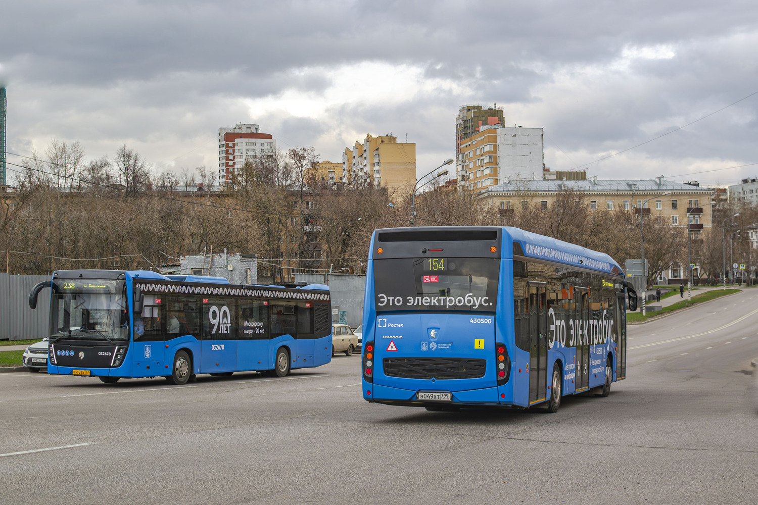 Москва, НефАЗ-5299-40-52 № 032678; Москва, КАМАЗ-6282 № 430500