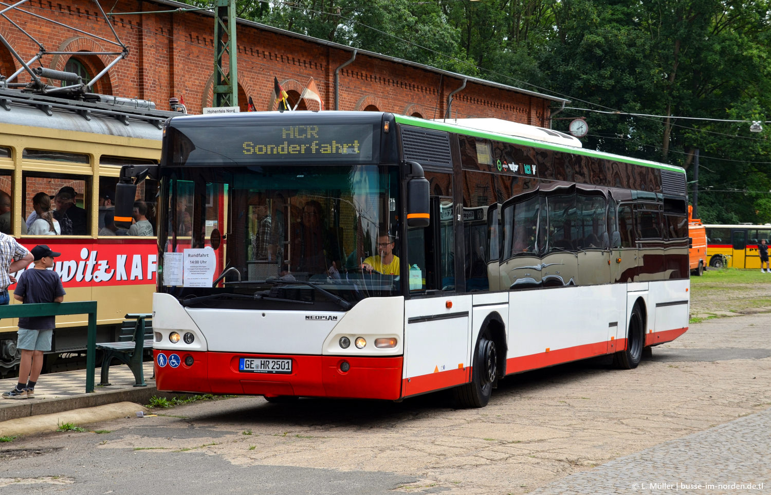 Северный Рейн-Вестфалия, Neoplan N4416 Centroliner № GE-HR 2501; Нижняя Саксония — Bustreffen Wehmingen Hannoversches Straßenbahnmuseum 13.07.2025
