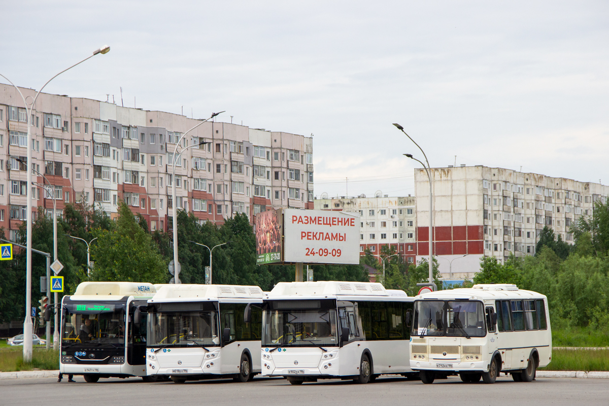 Ханты-Мансийский АО, ПАЗ-320530-02 № Е 712 КЕ 186; Ханты-Мансийский АО — Автобусные вокзалы, станции и конечные остановки; Ханты-Мансийский АО — Разные фотографии