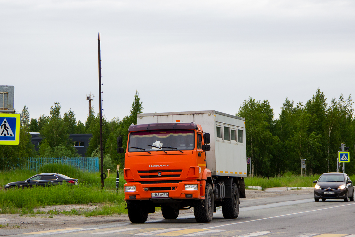Ханты-Мансийский АО, МАКАР-5782 № Е 163 ТМ 186