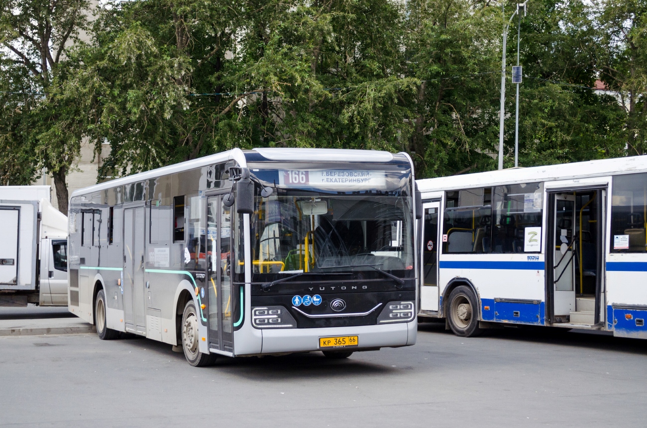 Свердловская область, Yutong ZK6116HG № КР 365 66