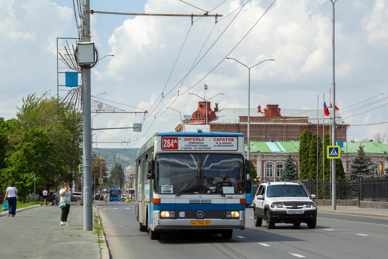 Саратовская область, Mercedes-Benz O405 № ВА 742 64