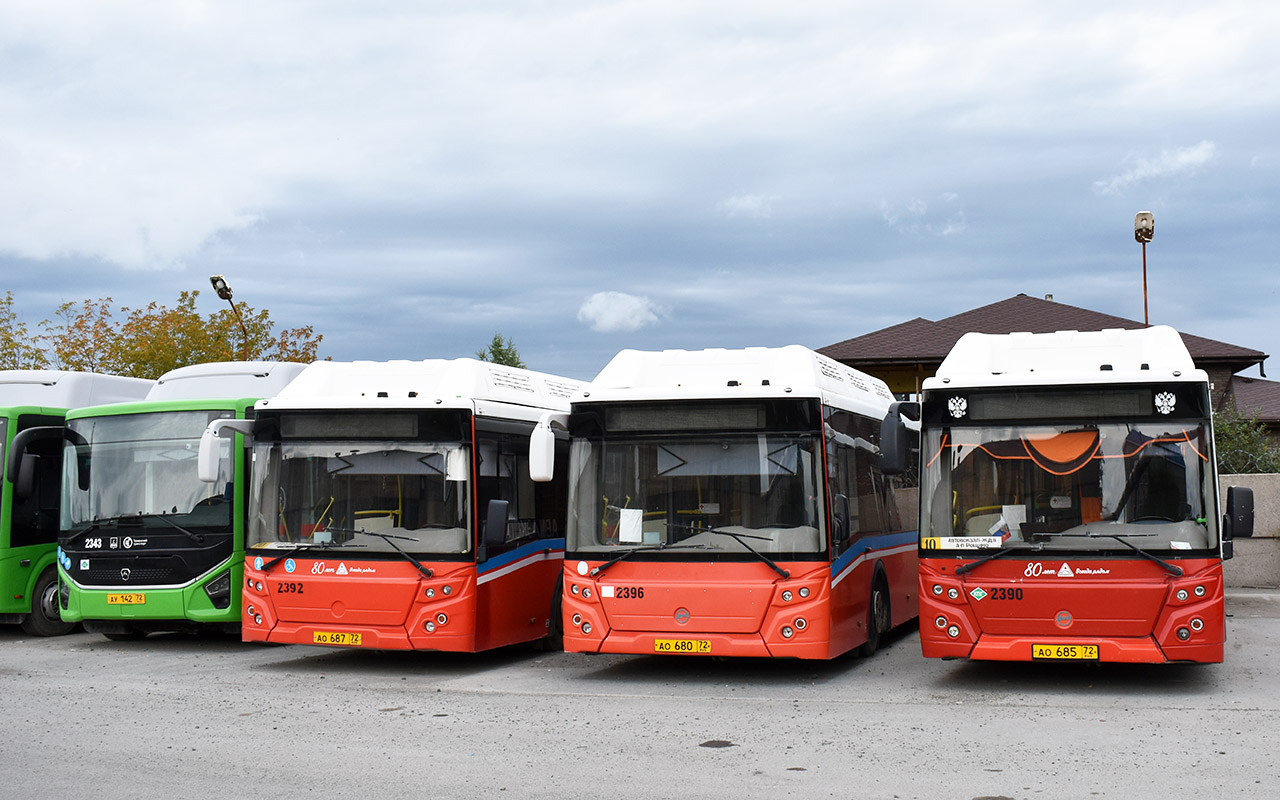 Тюменская область, ЛиАЗ-5292.67 (CNG) № 2390; Тюменская область — Автобусные предприятия