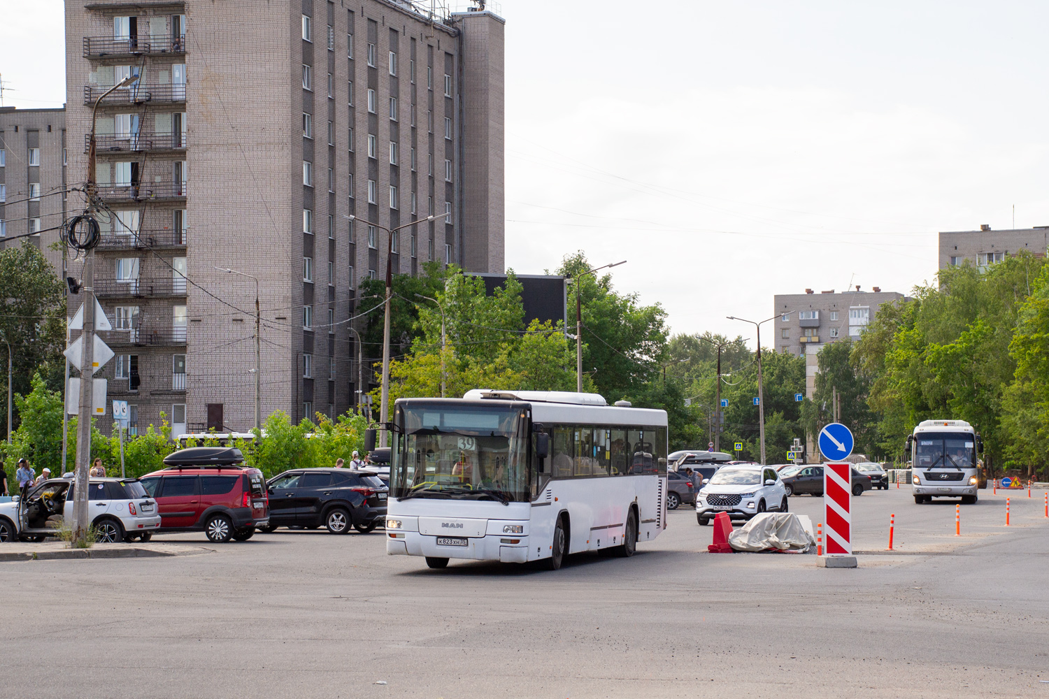 Вологодская область, MAN A74 Lion's Classic SL283 № К 823 ХН 35; Вологодская область, Hyundai Universe Space Luxury № Е 820 РС 35 Вологодская область, MAN A74 Lion's Classic SL283 № К 823 ХН 35; Вологодская область, Hyundai Universe Space Luxury № Е 820 РС 35