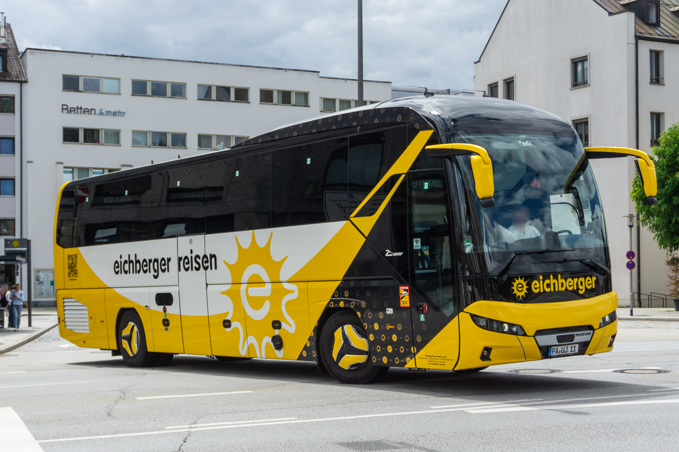 Бавария, Neoplan P21 N2216SHD Tourliner № PA-UJ 11