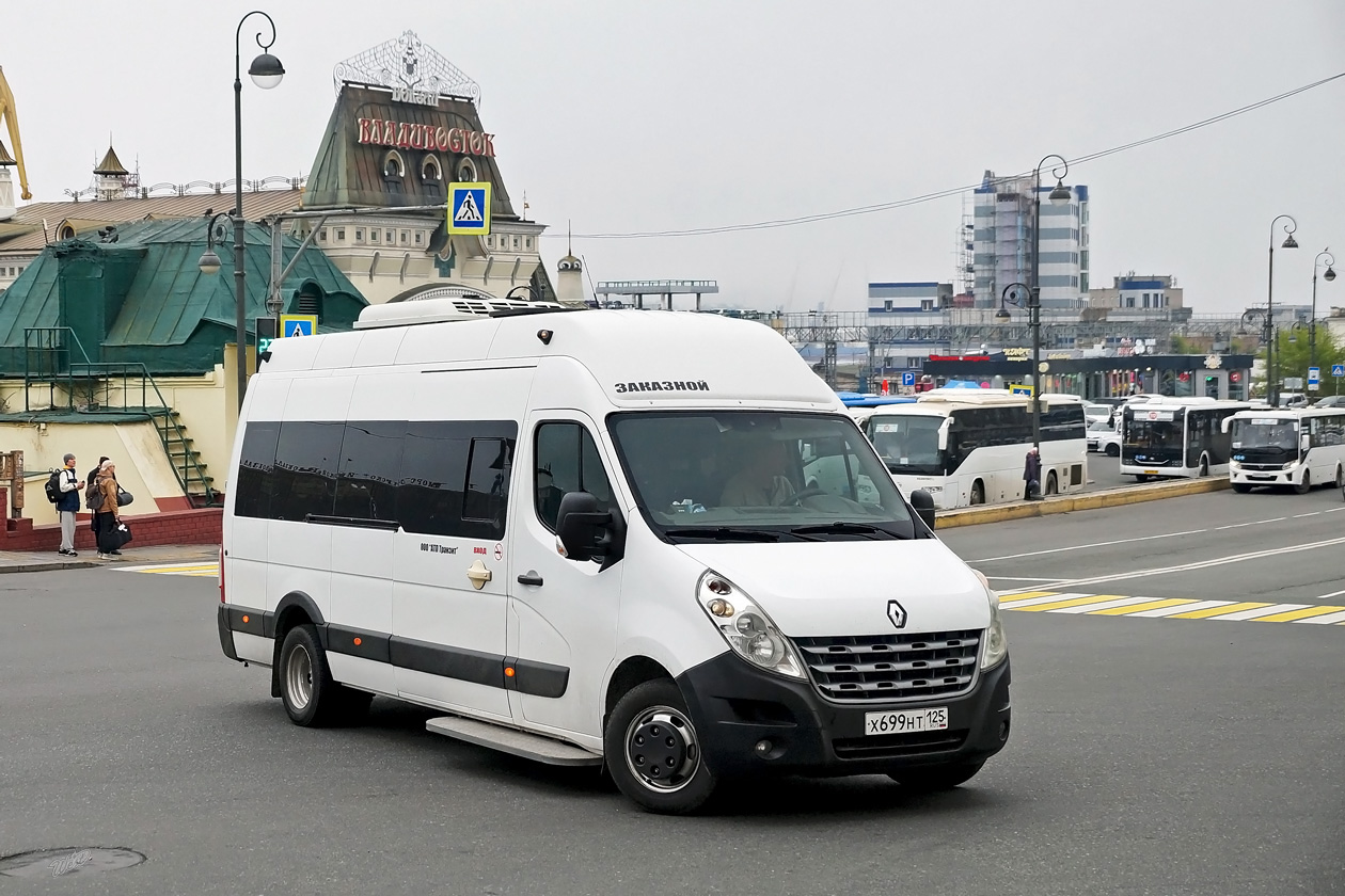Приморский край, Renault Master III № Х 699 НТ 125