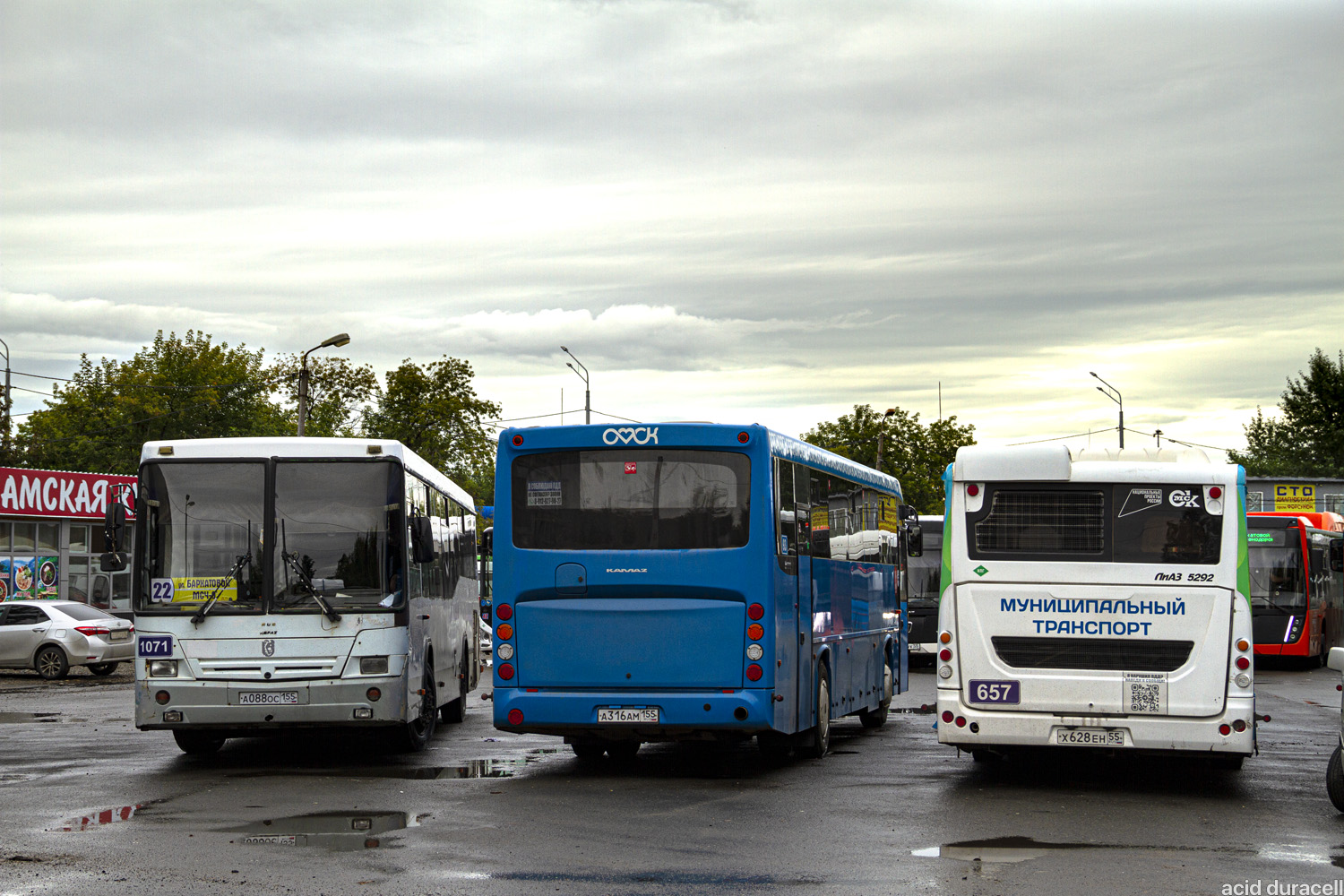 Omsk region, NefAZ-5299-30-32 č. 1071; Omsk region, NefAZ-5299-17-52 č. 93; Omsk region, LiAZ-5292.67 (CNG) č. 657