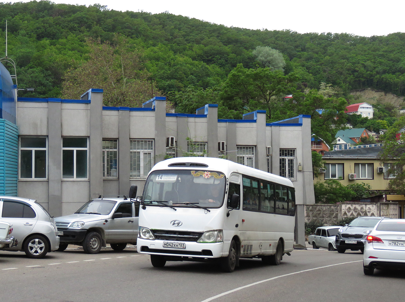 Краснодарский край, Hyundai County Kuzbass № М 042 ХН 123