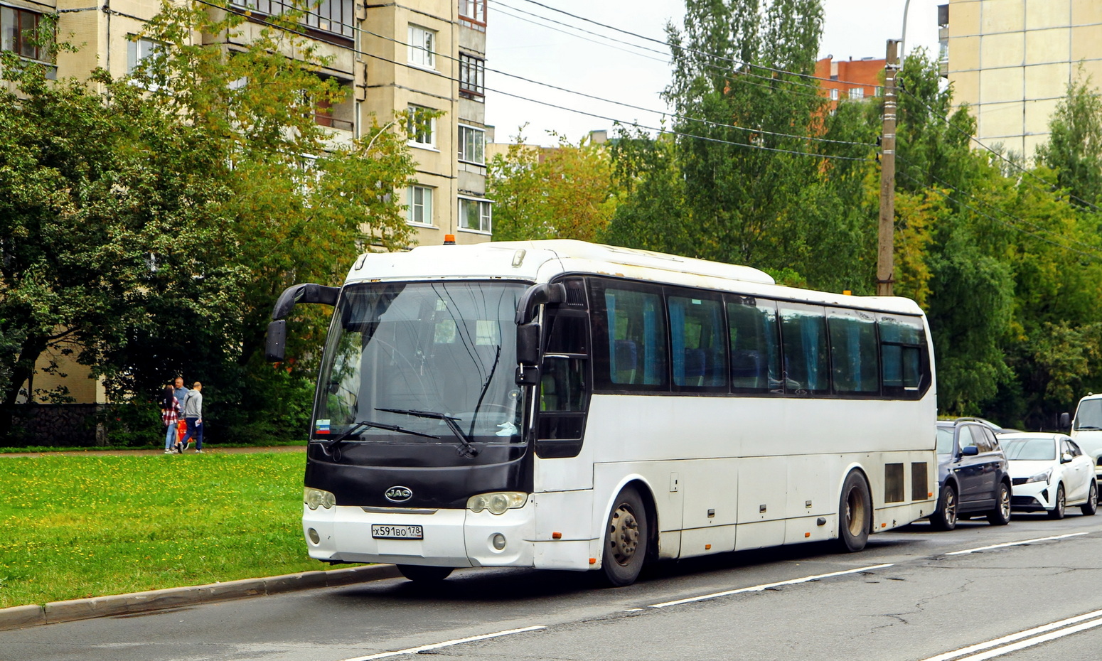 Petrohrad, Heke JAC HK6120 č. Х 591 ВО 178