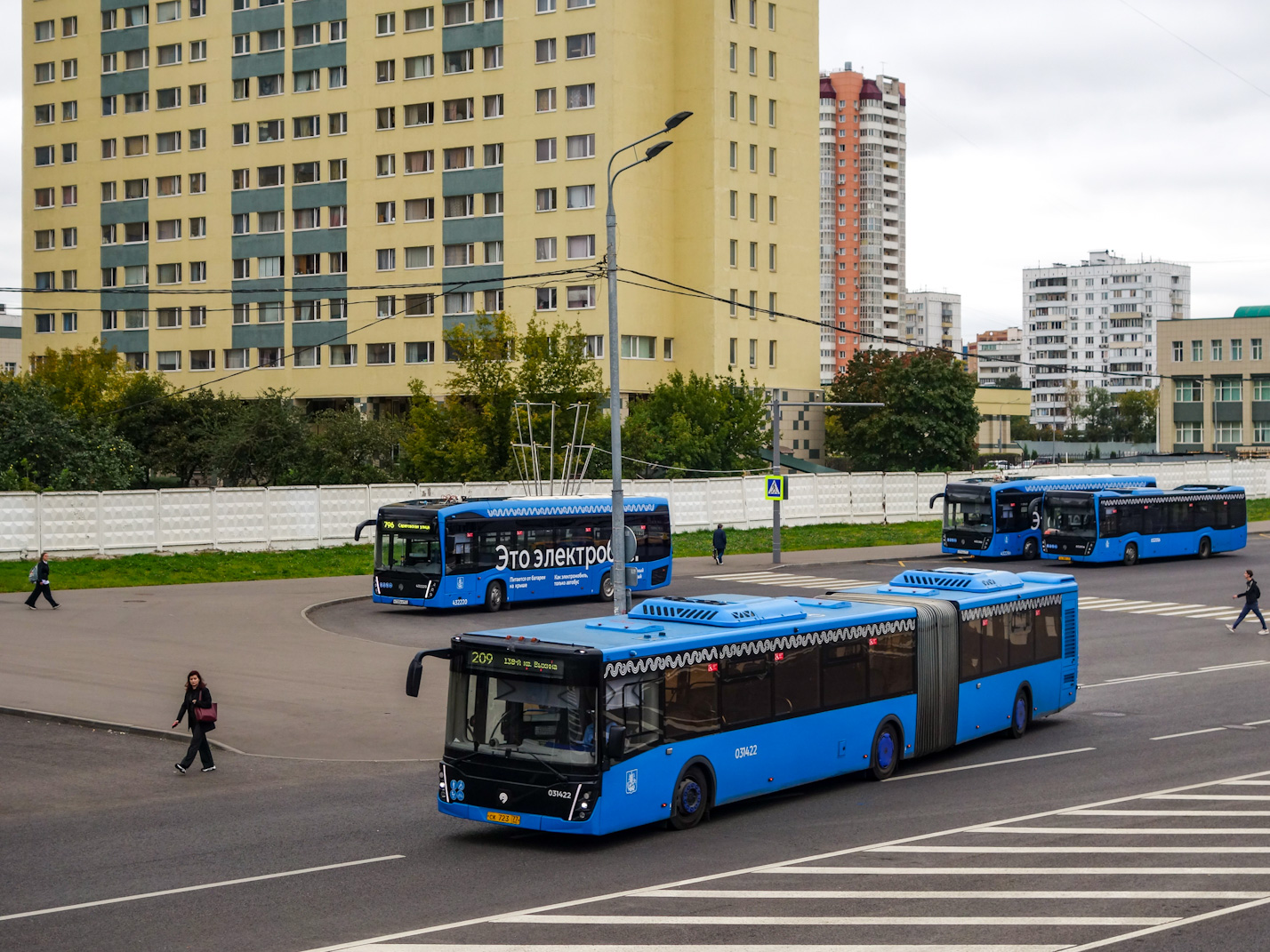 Масква, ЛиАЗ-6213.65 № 031422; Масква, НефАЗ-5299-40-52 № 032056