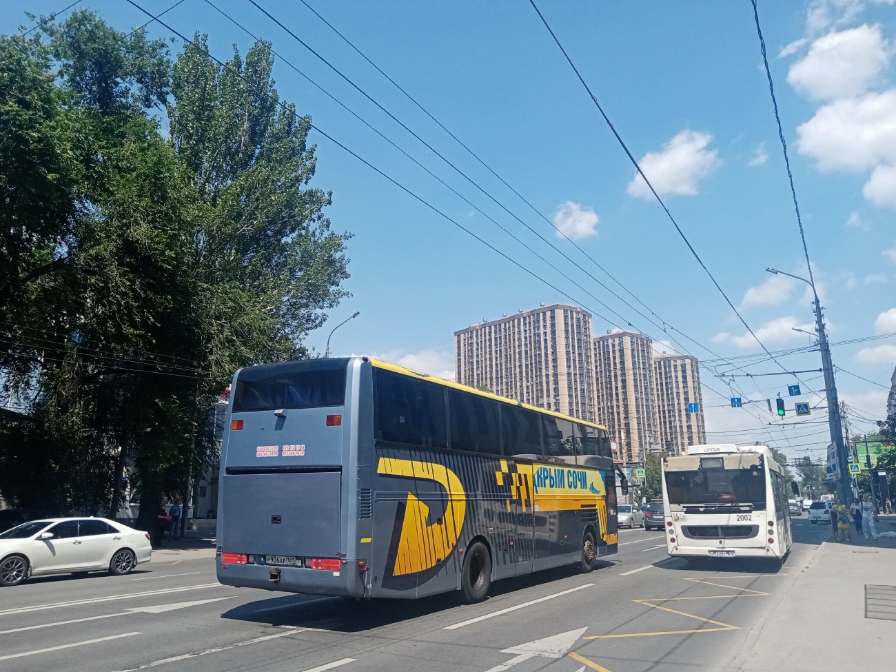 Луганская область, EOS 200 № Р 906 АР 181; Ростовская область, Lotos-206 № 2002