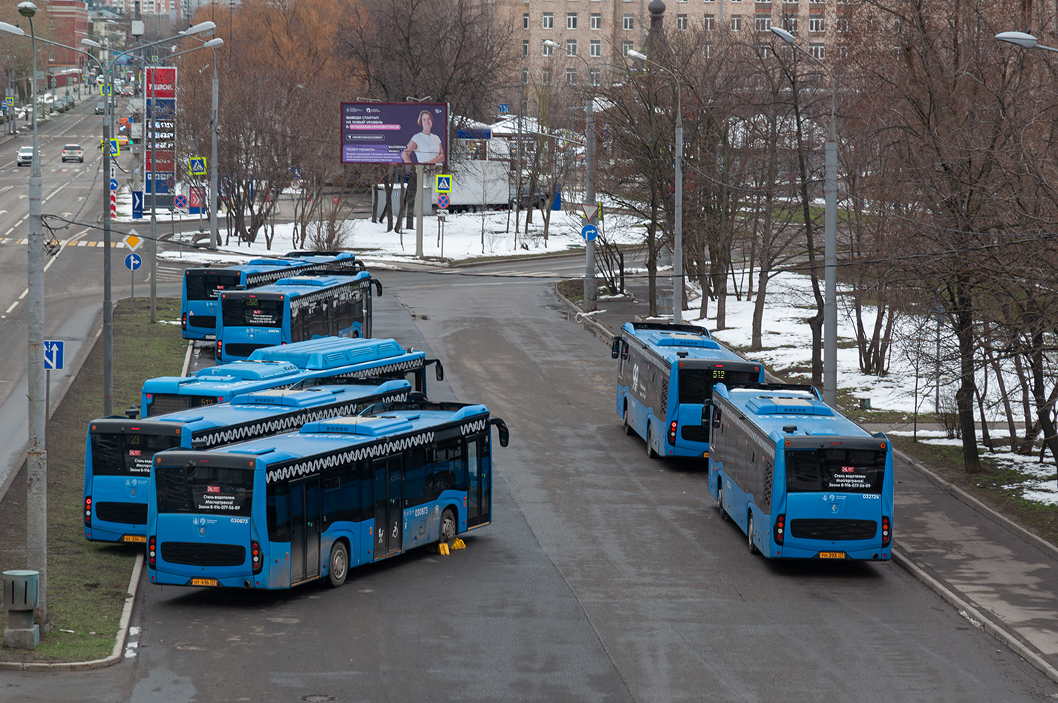Москва, НефАЗ-5299-40-52 № 030873; Москва, НефАЗ-5299-40-52 № 032724; Москва — Автобусные вокзалы, станции и конечные остановки