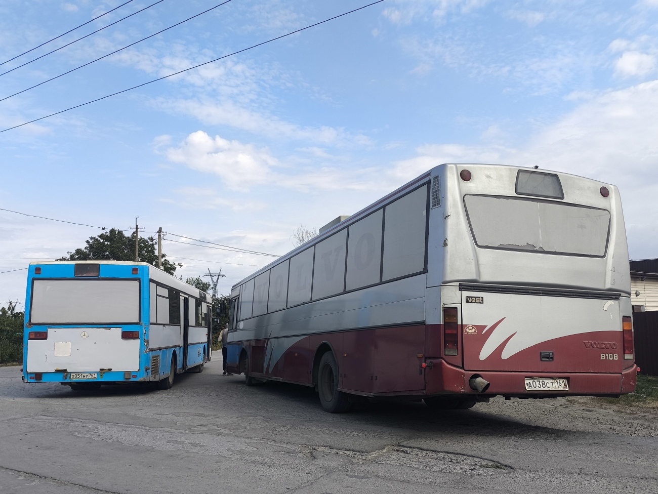 Ростовская область, Mercedes-Benz O405 № Х 051 НУ 761; Ростовская область, Vest V10 № А 038 СТ 161