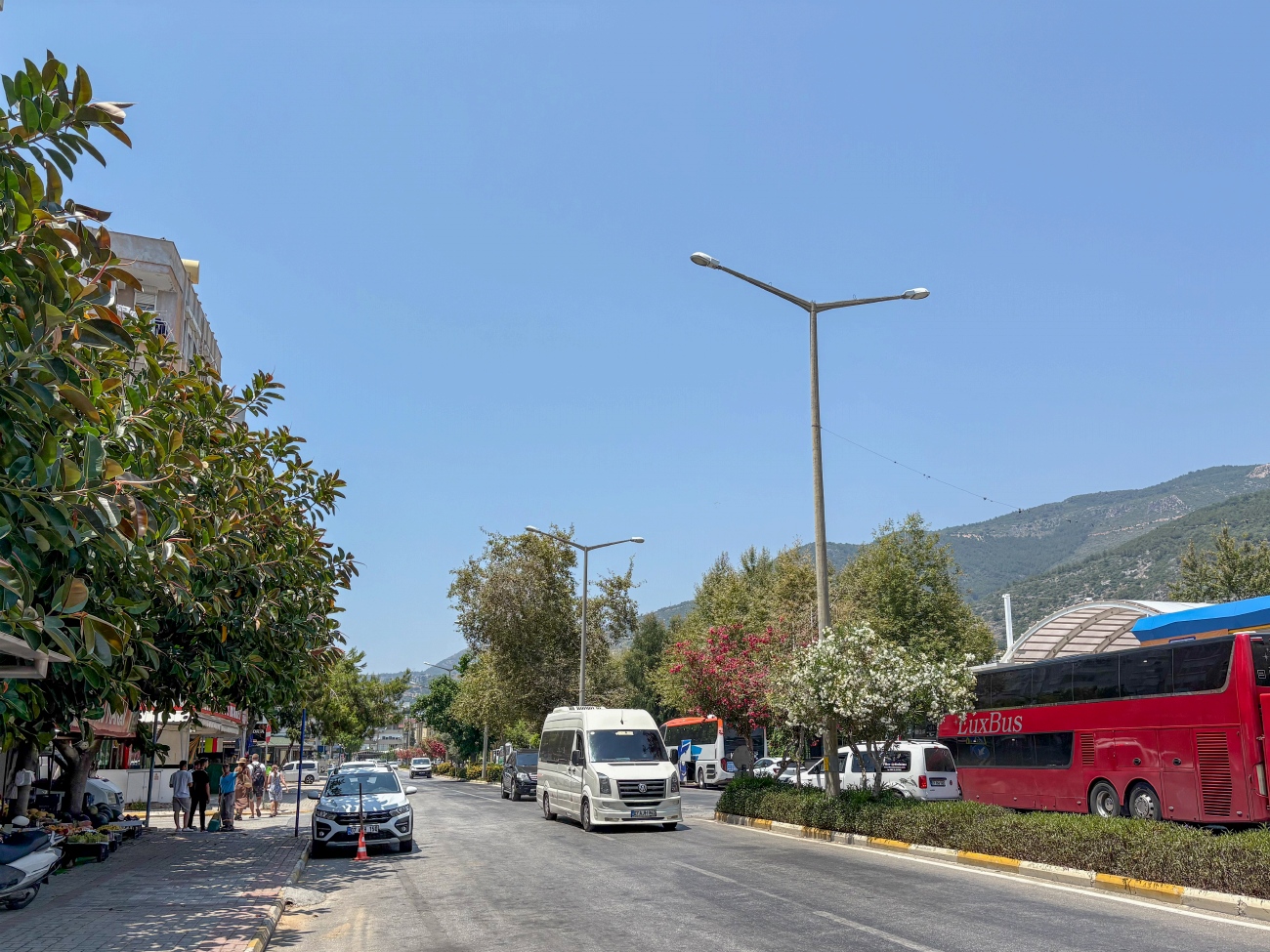 Турция, Volkswagen Crafter № 07 AJH 940; Одесская область, Van Hool TDX27 Astromega № BH 4801 TO Турция, Volkswagen Crafter № 07 AJH 940; Одесская область, Van Hool TDX27 Astromega № BH 4801 TO