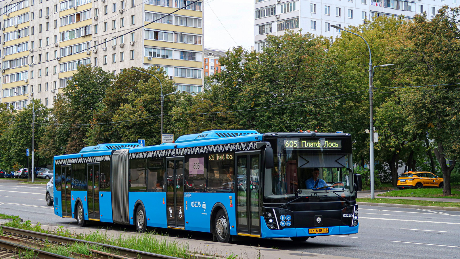 Moskva, LiAZ-6213.65 č. 032175