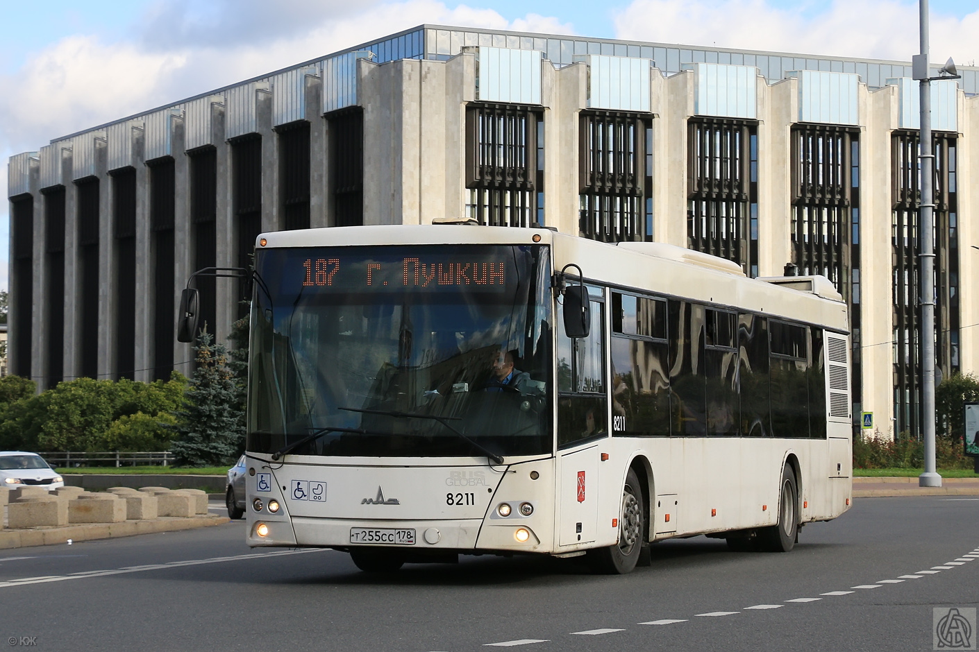 Санкт-Петербург, МАЗ-203.085 № 8211