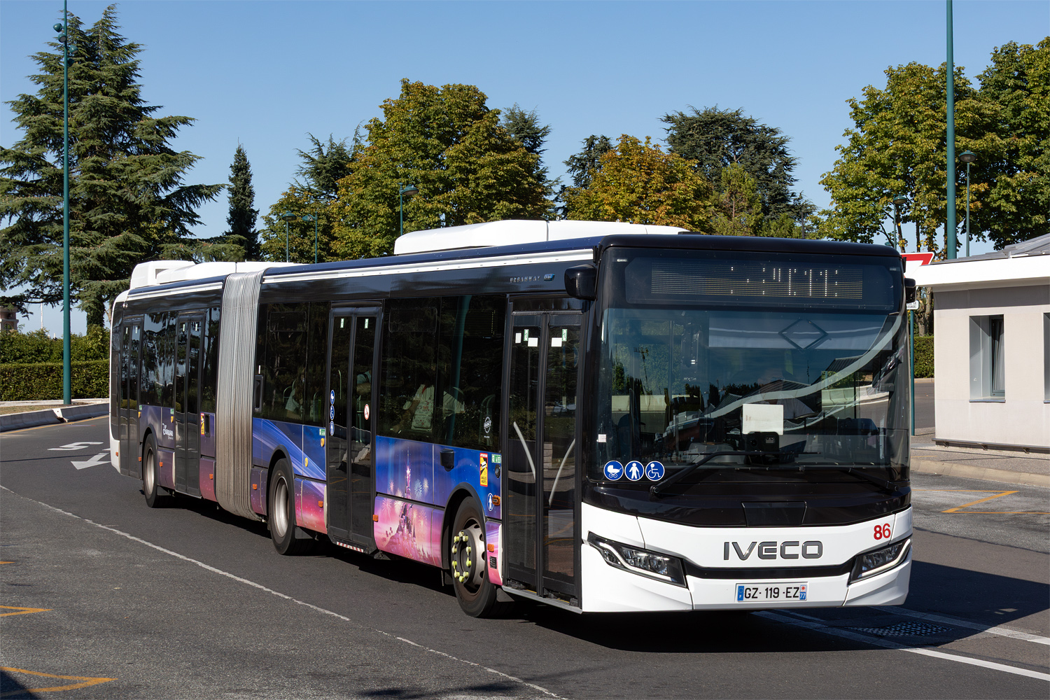 Францыя, IVECO Urbanway 18M Hybrid № 86
