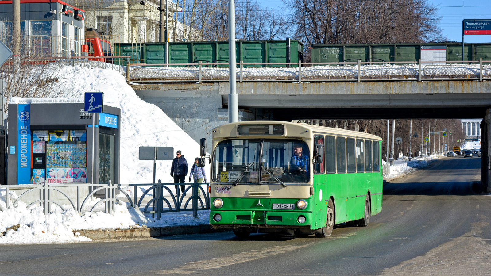 Свердловская область, Mercedes-Benz O305 № Т 017 СМ 96