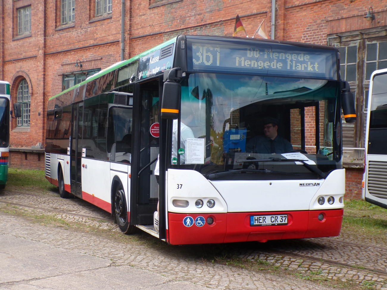 Северный Рейн-Вестфалия, Neoplan N4416 Centroliner № GE-HR 2501; Нижняя Саксония — Bustreffen Wehmingen Hannoversches Straßenbahnmuseum 13.07.2025