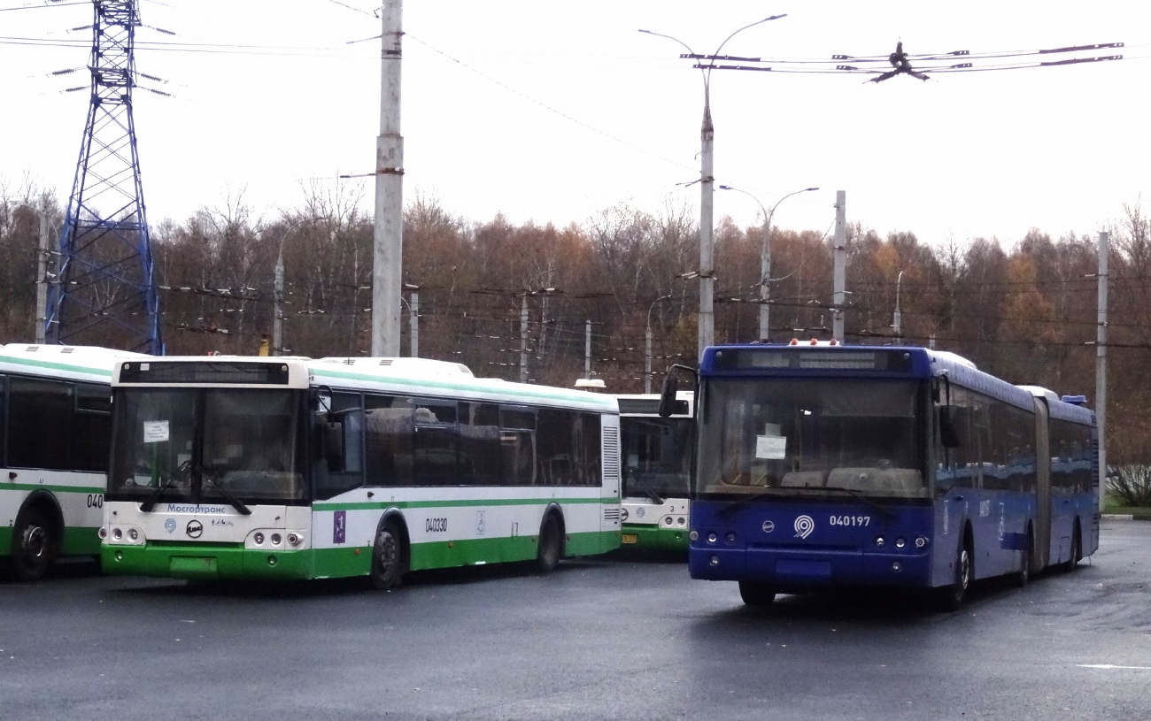 Москва, ЛиАЗ-5292.22 (2-2-2) № 040330; Москва, ЛиАЗ-6213.22 № 040197
