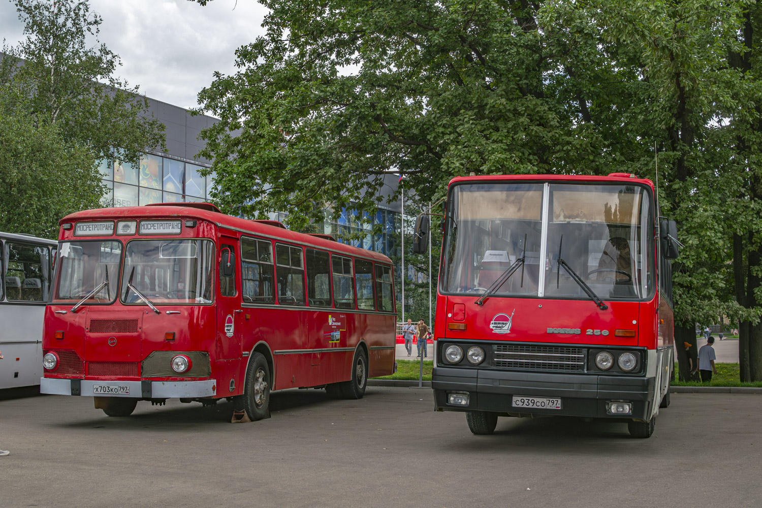 Москва, ЛиАЗ-677МБ № Х 703 КО 797; Москва, Ikarus 256.74 № С 939 СО 797