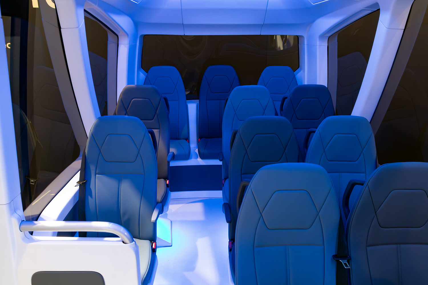 Франция, Renault Master Shuttle E-Tech № [Shuttle]; Бельгия — Busworld Europe 2025