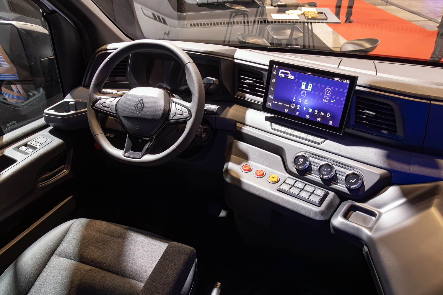 Франция, Renault Master Shuttle E-Tech № [Shuttle]; Бельгия — Busworld Europe 2025