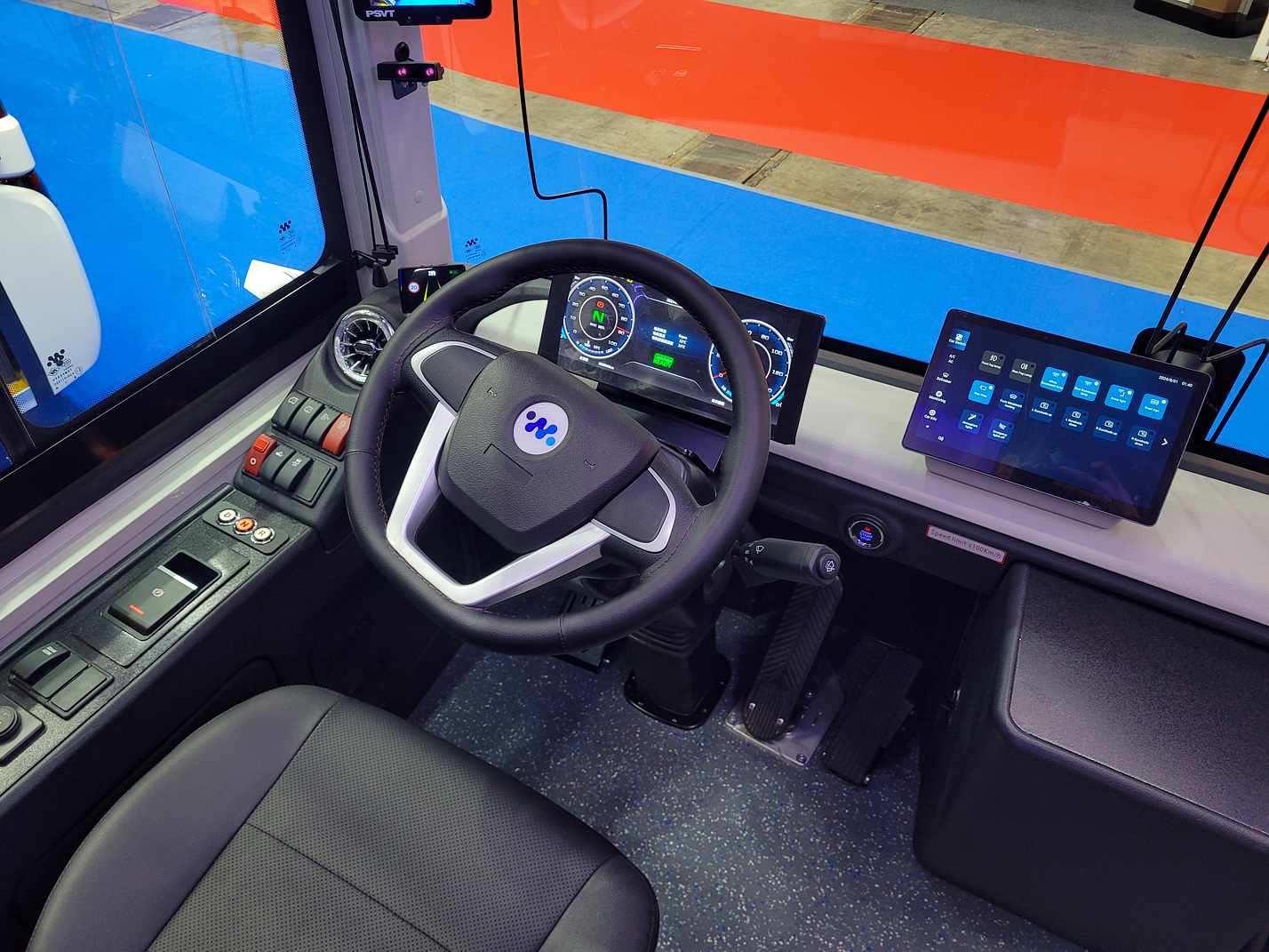 Гонконг, Wisdom Motor V7EV122 № [V7EV122]; Бельгия — Busworld Europe 2025