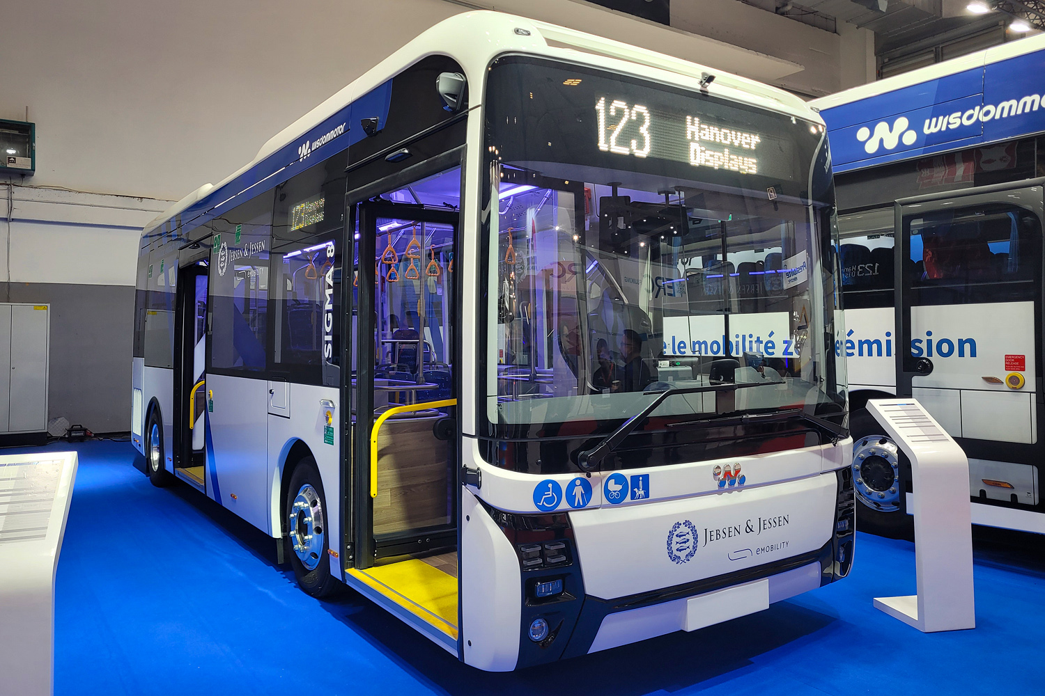 Гонконг, Wisdom Motor WSD6870BL2EV № [WSD6870BL2EV]; Бельгия — Busworld Europe 2025