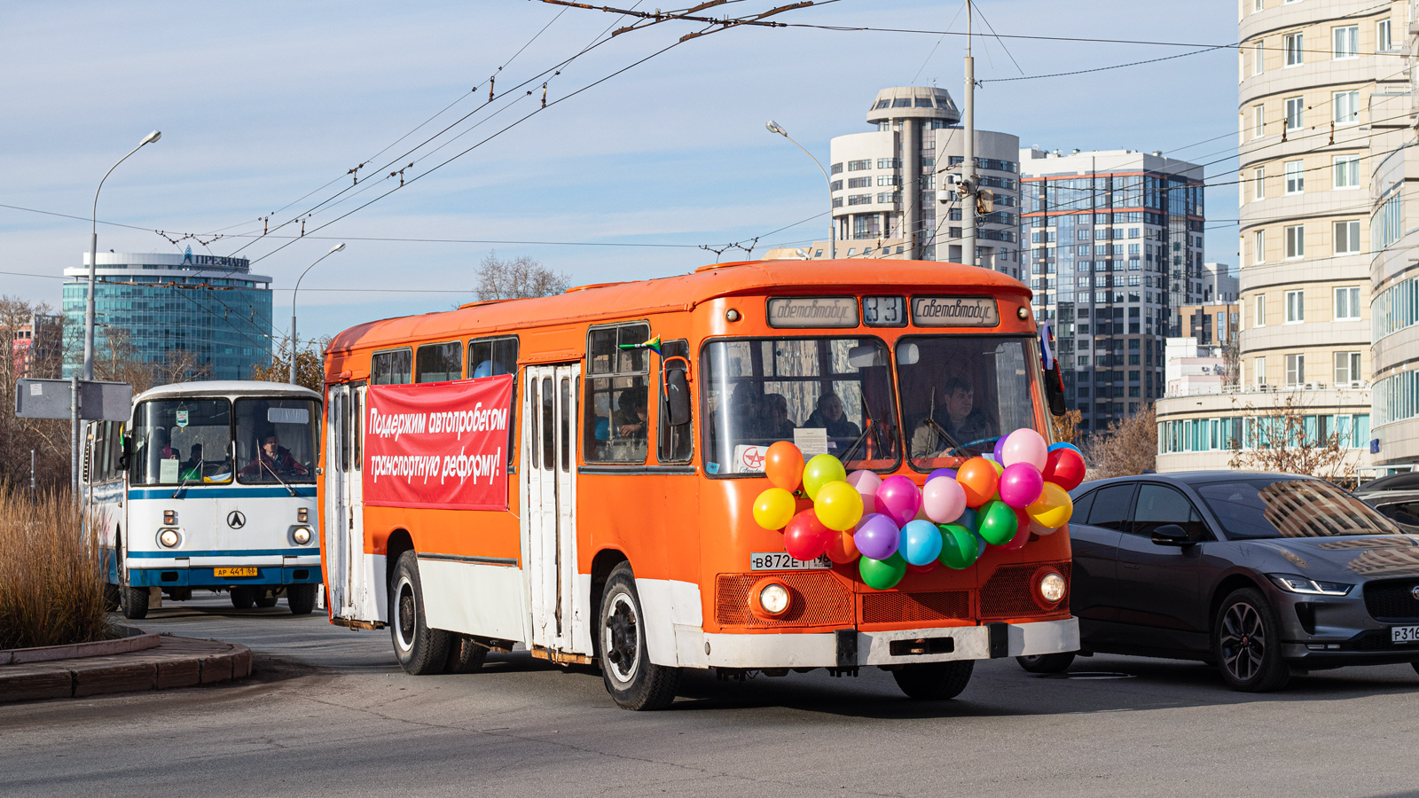 Свердловская область, ЛиАЗ-677МБ № В 872 ЕТ 196; Свердловская область — Автопробег, посвящённый Дню автомобилиста и поддержке транспортной реформы (24.10.2025 г.)