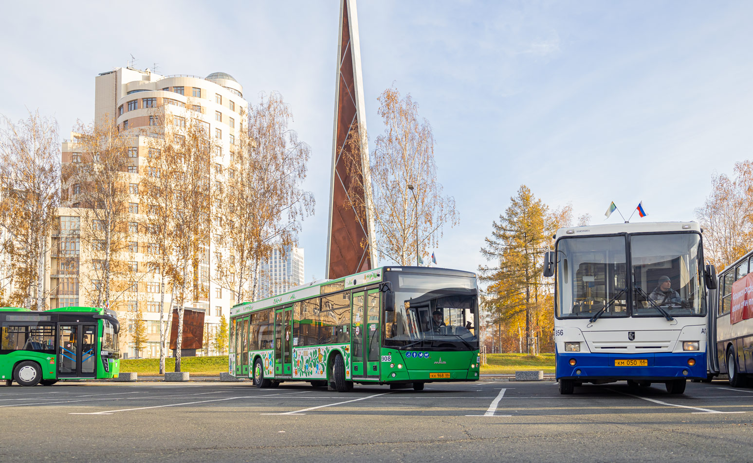 Свердловская область, МАЗ-203.015 № 908; Свердловская область, Ikarus 283.10 № Ikarus 283 (784); Свердловская область — Автопробег, посвящённый Дню автомобилиста и поддержке транспортной реформы (24.10.2025 г.) Свердловская область, МАЗ-203.015 № 908; Свердловская область, Ikarus 283.10 № Ikarus 283 (784); Свердловская область — Автопробег, посвящённый Дню автомобилиста и поддержке транспортной реформы (24.10.2025 г.)