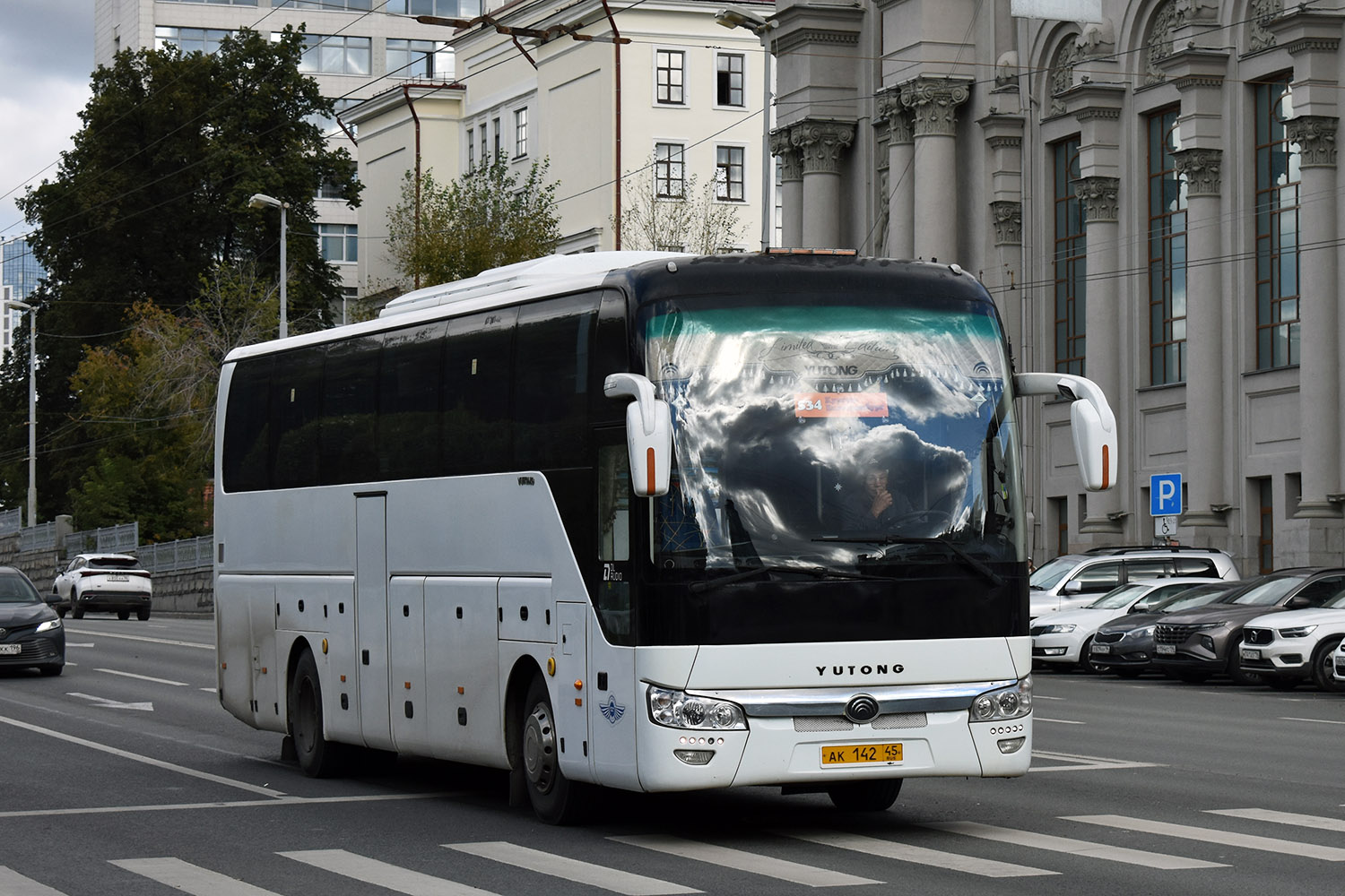 Курганская область, Yutong ZK6122H9 № АК 142 45