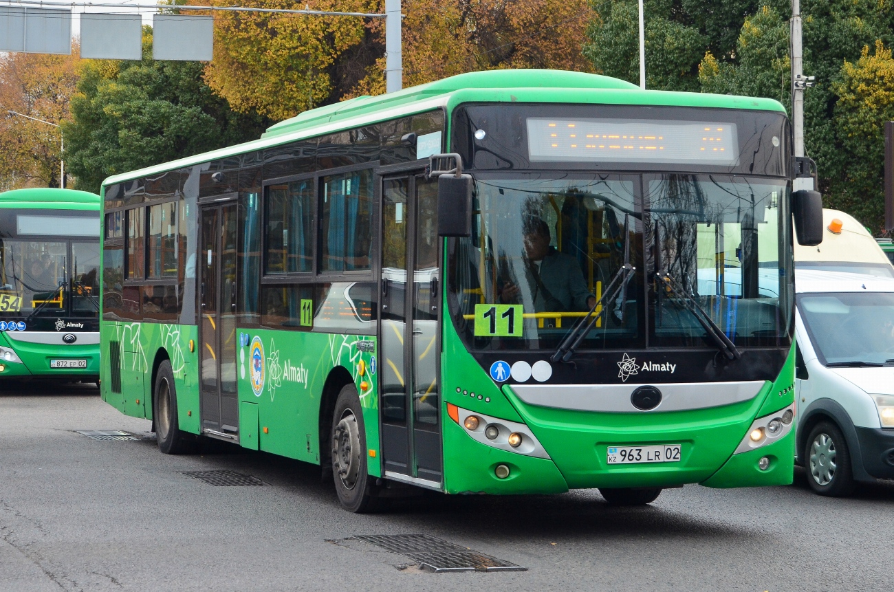 Алматы, Yutong ZK6118HGA № 963 LR 02