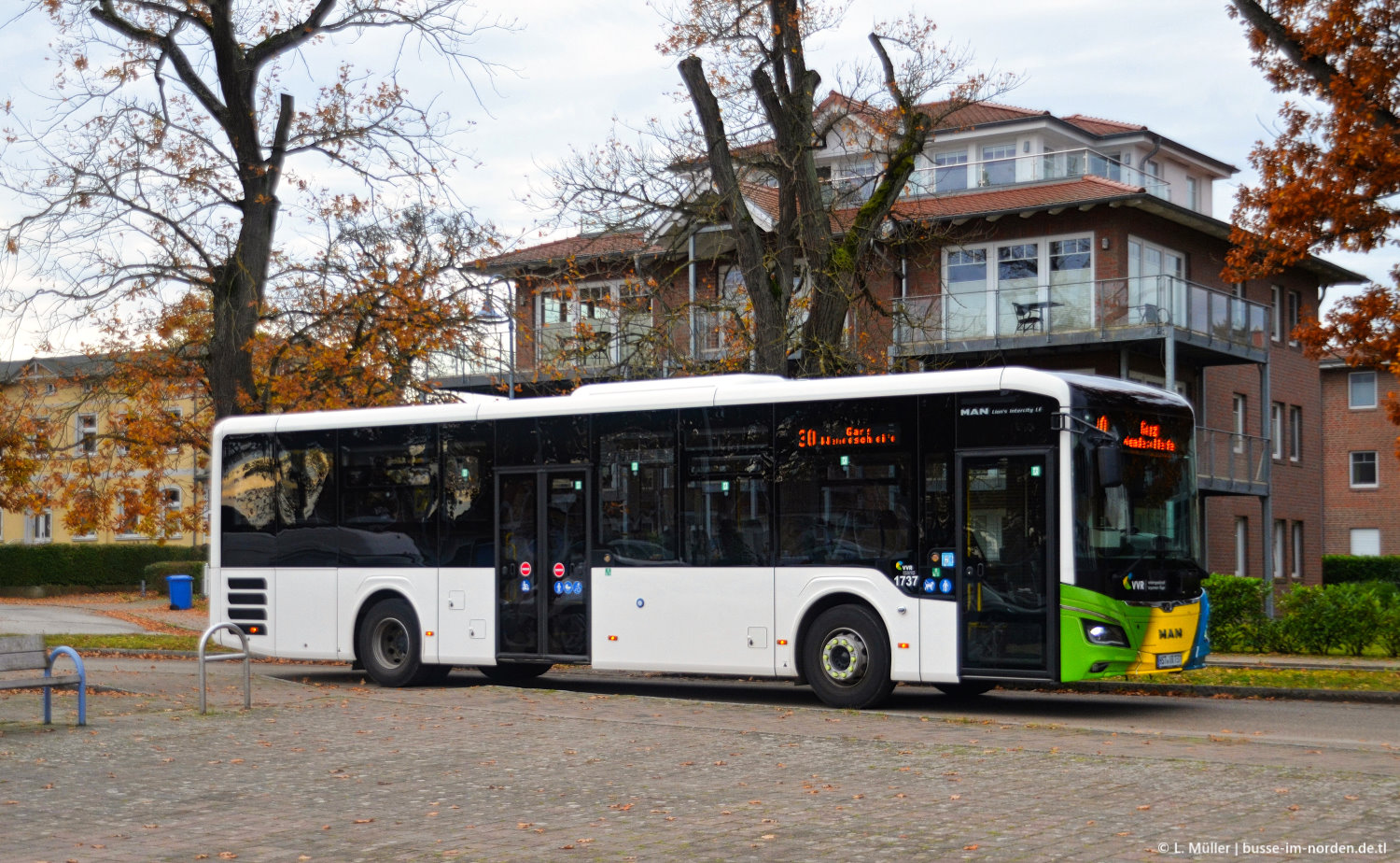 Mecklenburg-Vorpommern, MAN 42C Lion's Intercity LE 12 LEÜ280 sz.: 1737