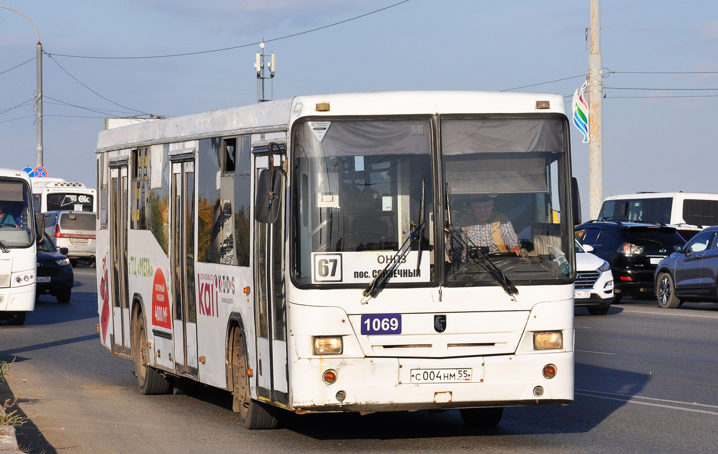 Омская область, НефАЗ-5299-30-32 № 1069