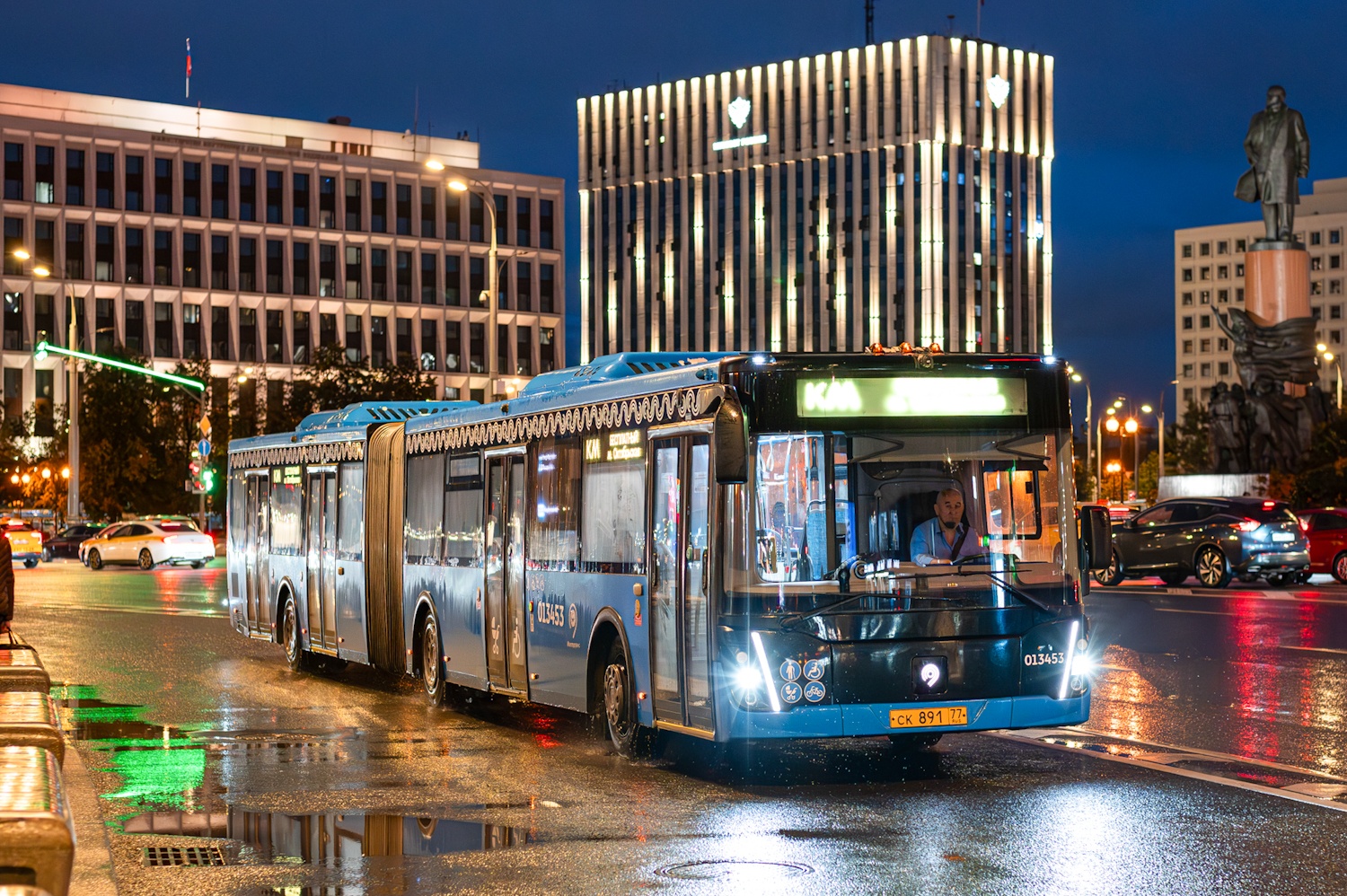 Moskva, LiAZ-6213.65 č. 013453