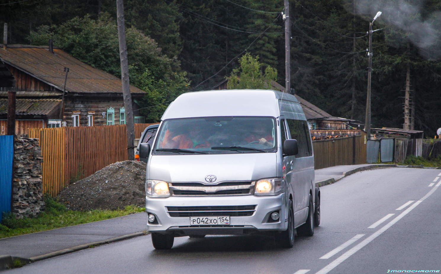 Новосибирская область, Toyota HiAce TRH223L № Р 042 ХО 154